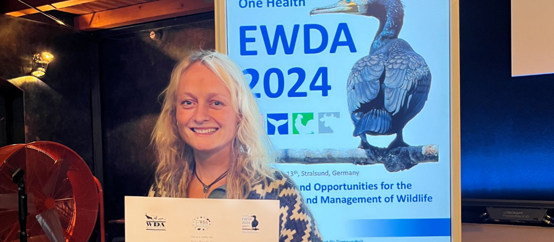Bei der diesjährigen EWDA Konferenz hat Jana Brendecke den Preis für einen der besten Vorträge erhalten.
