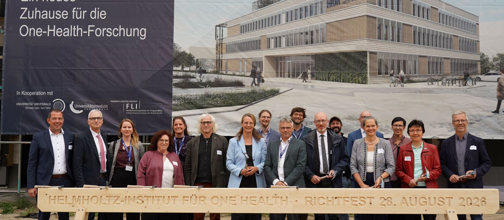 Gruppenbild der Ehrengäste zum Richtfest