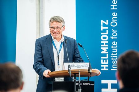 Fabian Leendertz auf dem Podium