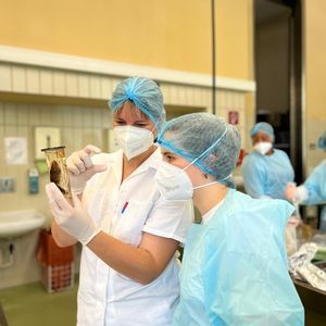Team bei der historischen Probenentnahme
