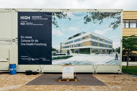 Grundstein und Banner