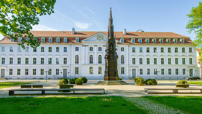 [Translate to English:] Hauptgebäude der Universität Greifswald