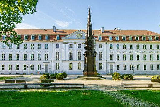 [Translate to English:] Hauptgebäude der Universität Greifswald