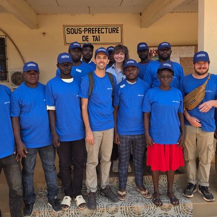 Gruppenfoto des medizinischen Personals und des Tierärzteteams