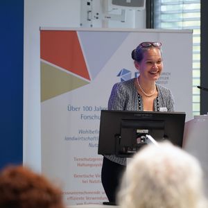 Ministerialdirektorin Prof. Veronika von Messling, Abteilungsleiterin im Bundesministerium für Forschung, Technologie und Raumfahrt (BMFTR), bei ihrem Grußwort