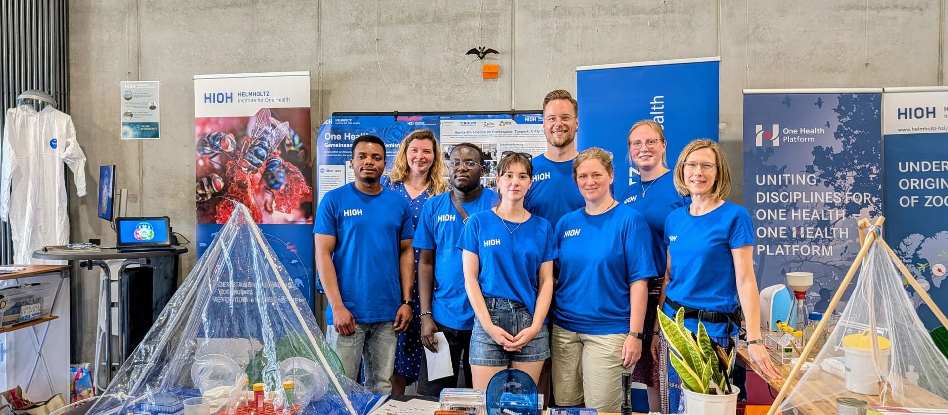 Großteil des HIOH-Teams vor Ort am Wissenschaftstag 2026. 